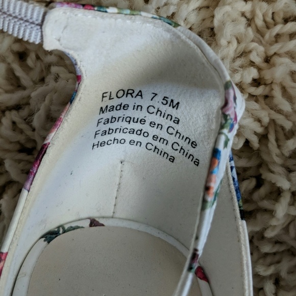 Heels - Picture 3 of 3